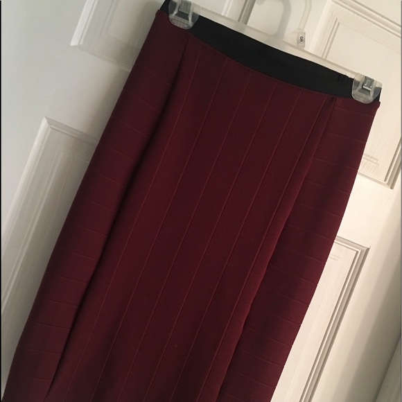 🔻Z A R A Burgundy midi skirt 🔻 - Picture 2 of 6